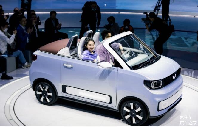 五菱宏光mini ev进化版,五菱宏光miniev敞篷版 五菱宏光miniev 连续9个月第一 明年出敞篷版